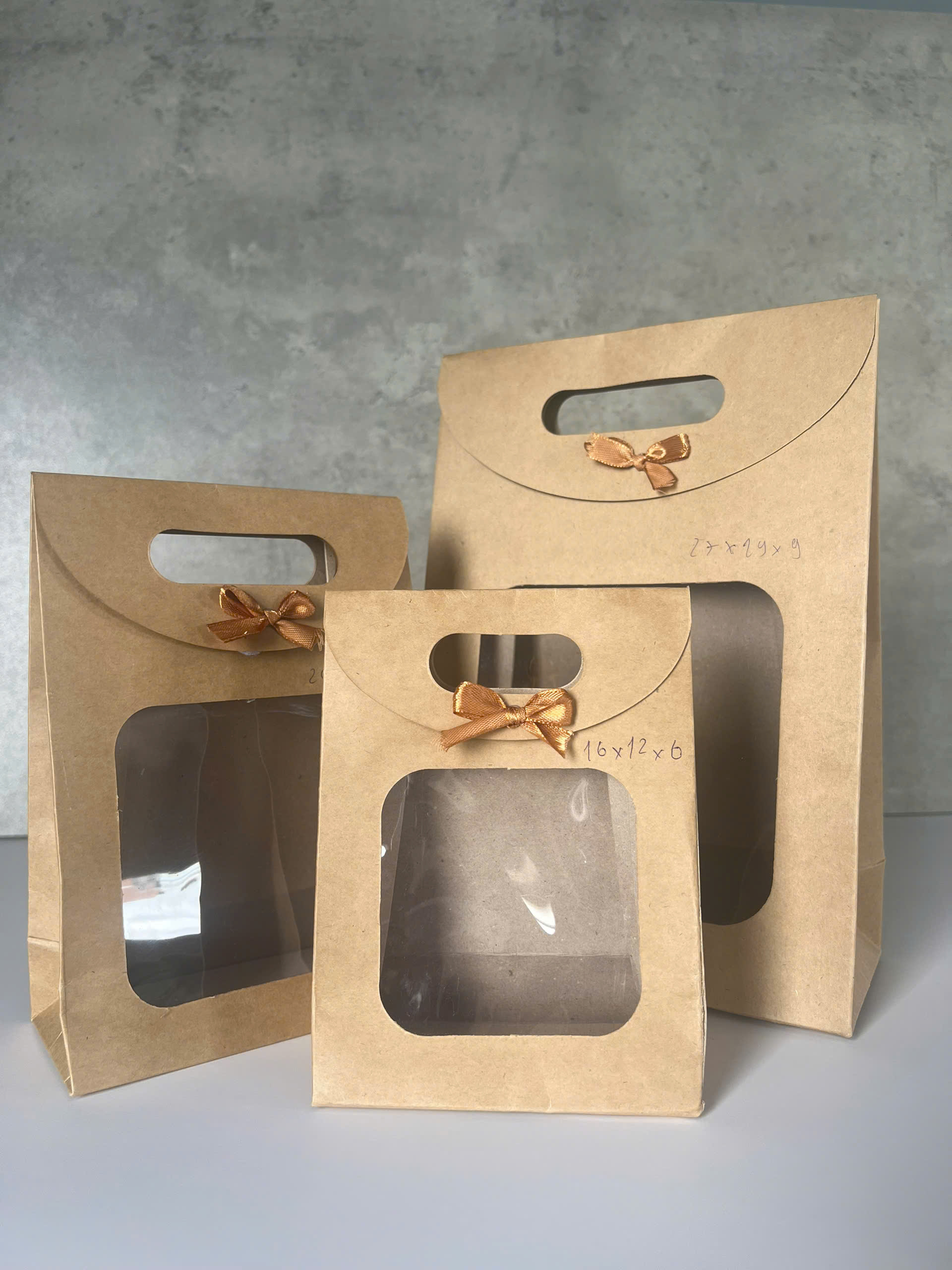 Túi giấy có nơ & cửa sổ
